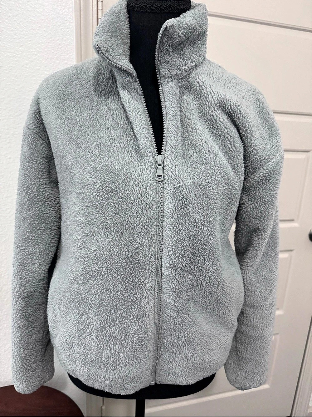 Uniqlo Fleece Full-Zip Jacket in Gray Small Like New